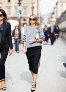 mid-length pencil skirt for the city