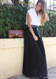 Long half skirt with elastic band and contrast blouse