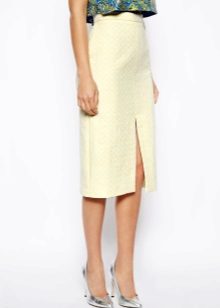 Skirt with a slit in front