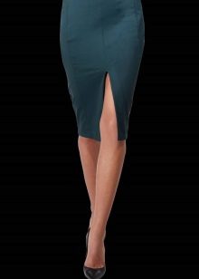 Skirt with a slit in front