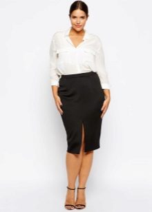 Slit pencil skirt
