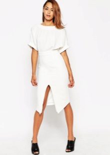 Medium length skirt with slit