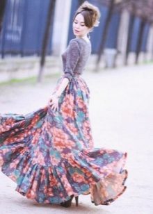 Skirt sun to the floor in combination with a half-veil