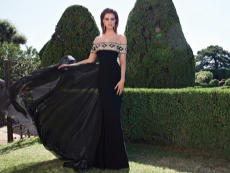 Evening dress from Tarik Ediz with lowered sleeves