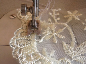 Paving a zigzag line