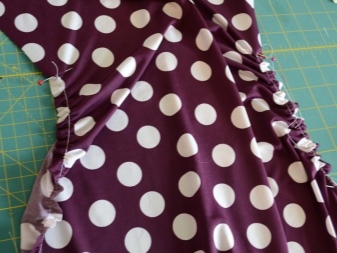 Stitching a seam in a dress in pea maternity