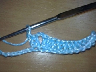 Knitting a coquette on a dress for a girl up to a year - step 1