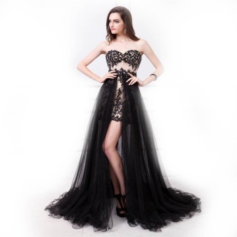 Black and beige short cruise with a light plume