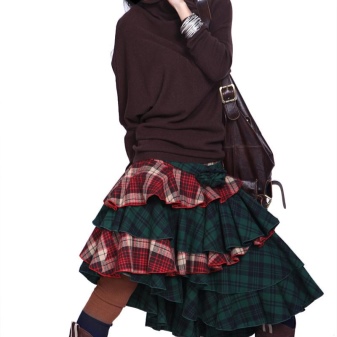 Contrast skirt with asymmetrical frill