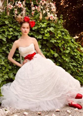 Wedding dress with ribbon and accessories in red