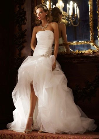 Sandals for a wedding short dress with a train