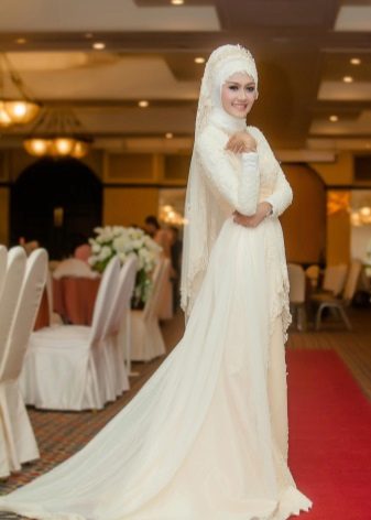 Muslim wedding dress with train