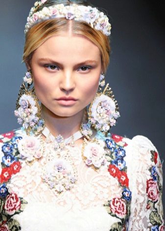 Decorations for a wedding dress in Russian style