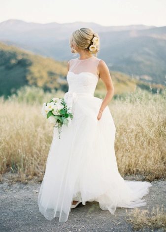 Rustic wedding dress with a fluffy skirt