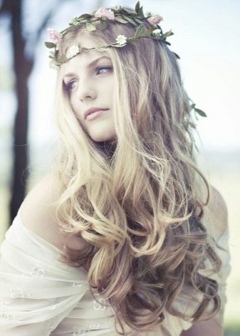 Rustic wedding image of the bride