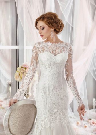 Wedding dress closed of lace