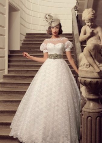 Magnificent wedding dress with lantern sleeves in retro style