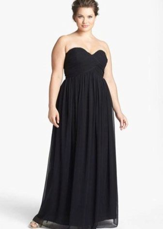 Evening black dress to the floor for full with open shoulders