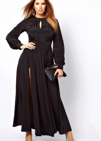 Black evening dress for full with a slit