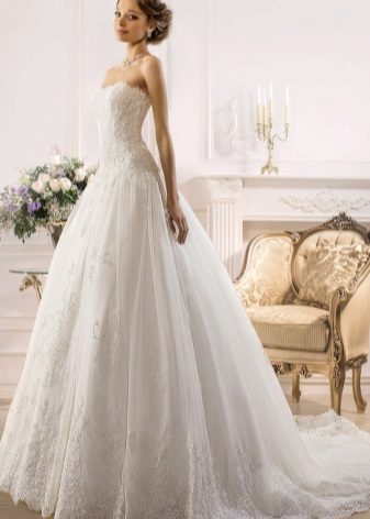 Gorgeous low waist wedding dress by Naviblue