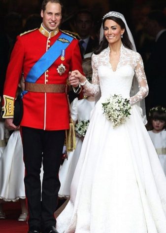 Lace expensive Kate Middleton wedding dress