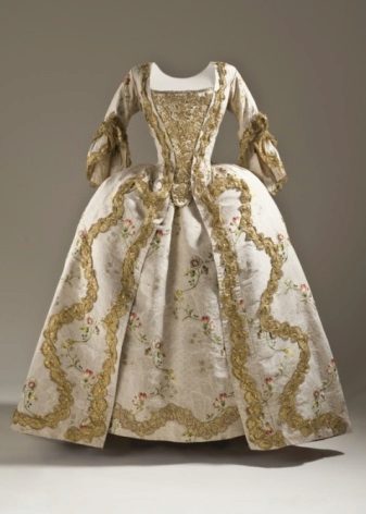 Wedding dress of the late 17th century