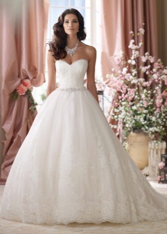 White wedding dress for brunettes