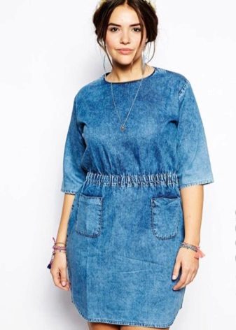 Straight full dress with sleeves