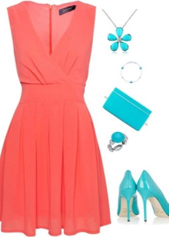 Coral dress in combination with turquoise accessories