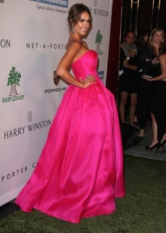 Fuchsia long dress with voluminous skirt