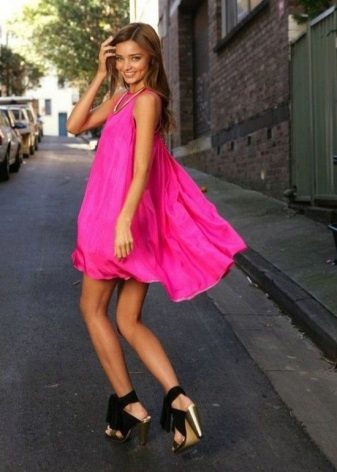 Black sandals to dress fuchsia