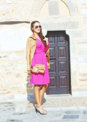 Beige jacket and shoes to dress fuchsia