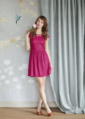 Fuchsia dress and orange shoes