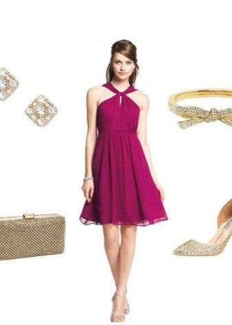 Gold accessories for a fuchsia dress