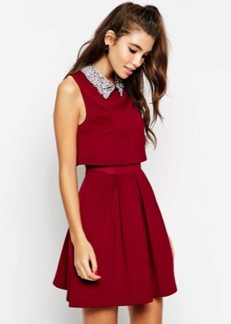 Short dress in Marsala with a collar