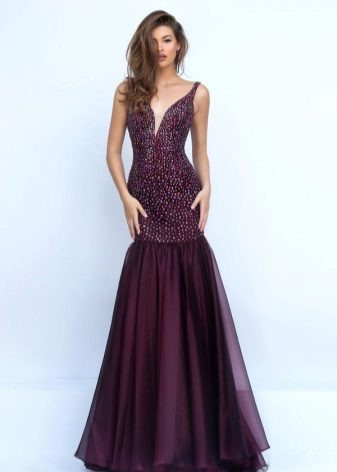 Beautiful wine-colored dress with rhinestones
