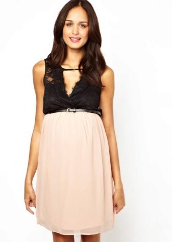 The combined dress from lace and chiffon for pregnant women