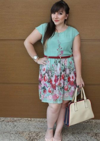 Accessories for the dress for a full low girl