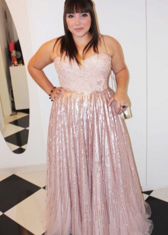 Dress of shiny fabric for obese women of short stature