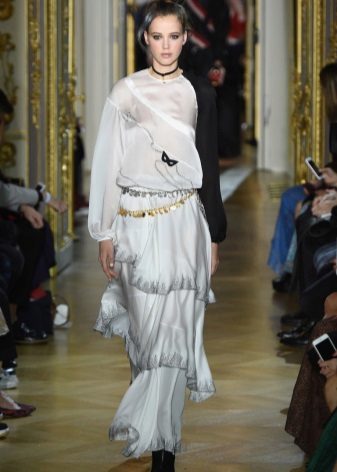 White dress with sleeves from Ulyana Sergeenko spring 2016