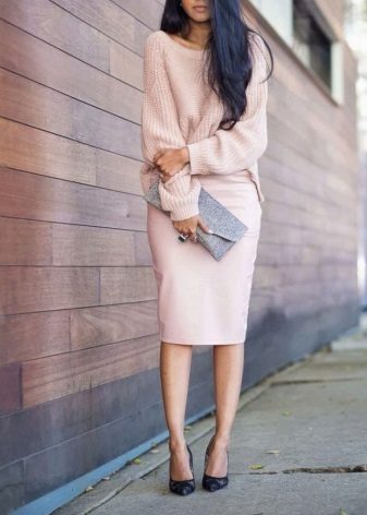 The color of tights for office dress code