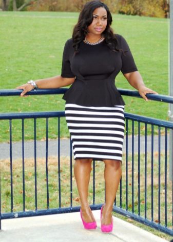 Sheath dress for a full hourglass figure