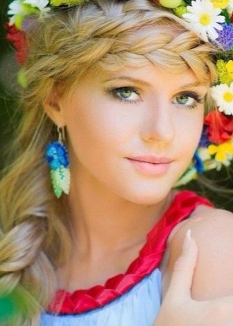 Braid to dress in Russian style