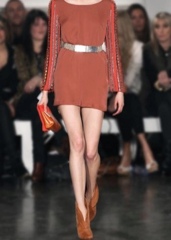 Short terracotta dress with ankle boots in the same shade