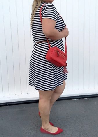 Striped white and blue knitted dress for the full in combination with the accessories in red
