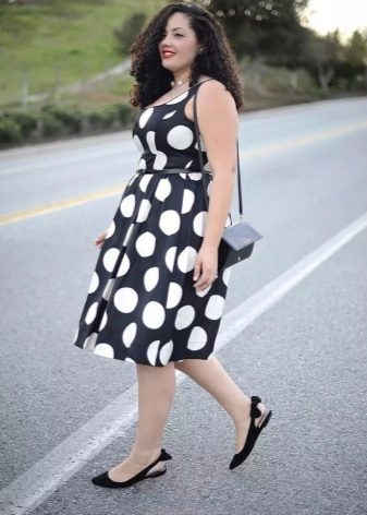 Black dress in large white peas in combination with ballet shoes for obese women