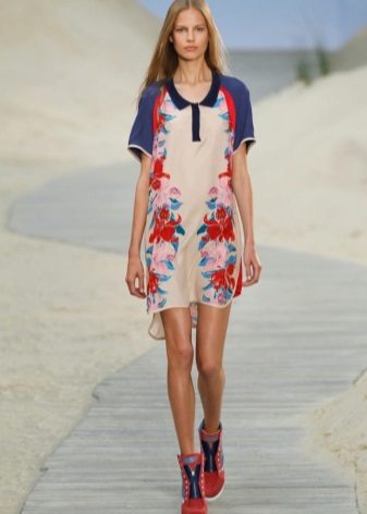 Sneakers for polo dress