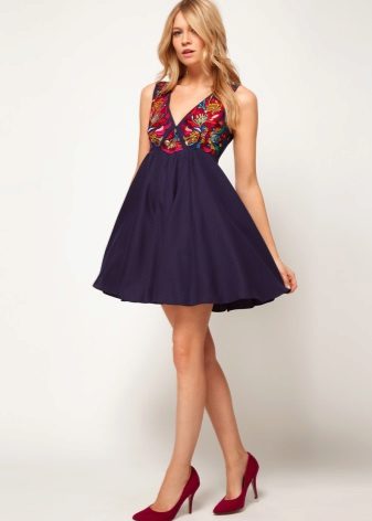 Trapeze dress with embroidery