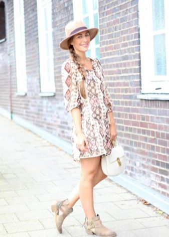 Dress tunic with sandals