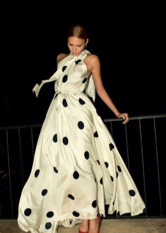 White long evening dress in rare black peas